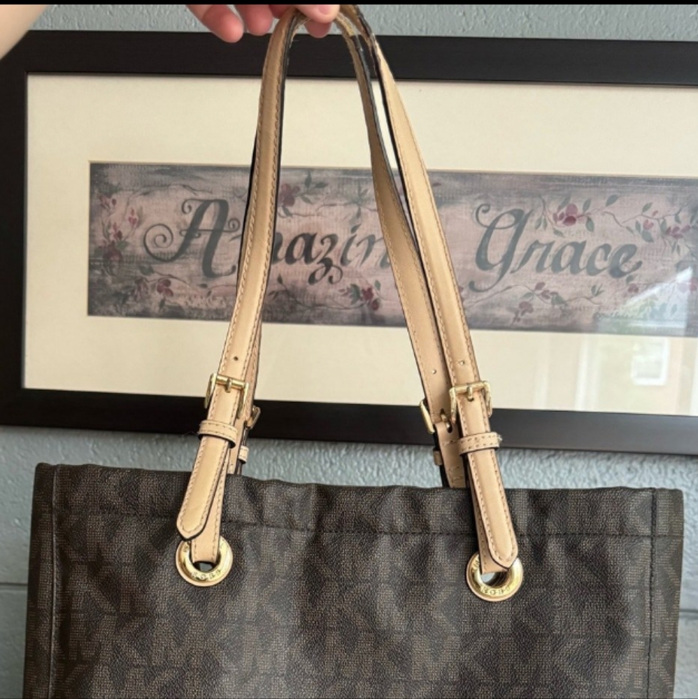 Michael Kors Jet Set Bag and Wallet - Picture 3 of 9